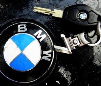 BMW-ja tërheq nga tregu 312 mijë automjete