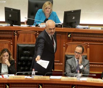Miratohet ligji, Teatri Kombëtar do të shembet, PD ikën në Vlorë