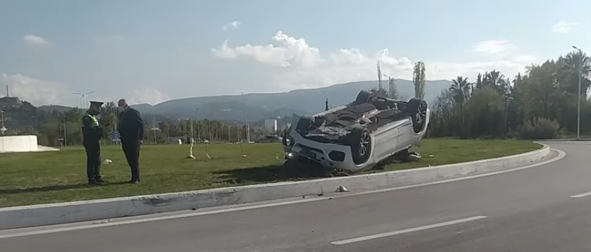 BMW” përfundon përmbys, Franceska Jaçe shpëton mrekullisht nga aksidenti  (Foto)