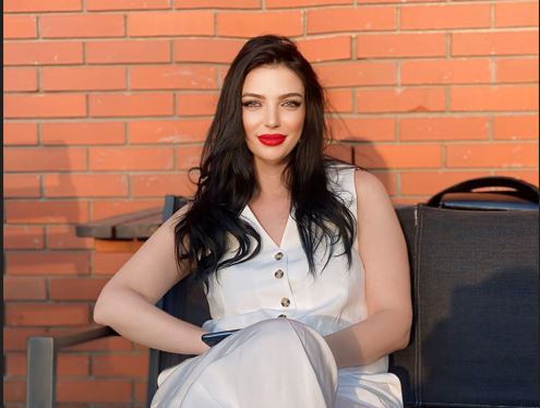 Silvana Begaj  Ejani të votojmë  se edhe heshtja lodhet një ditë 